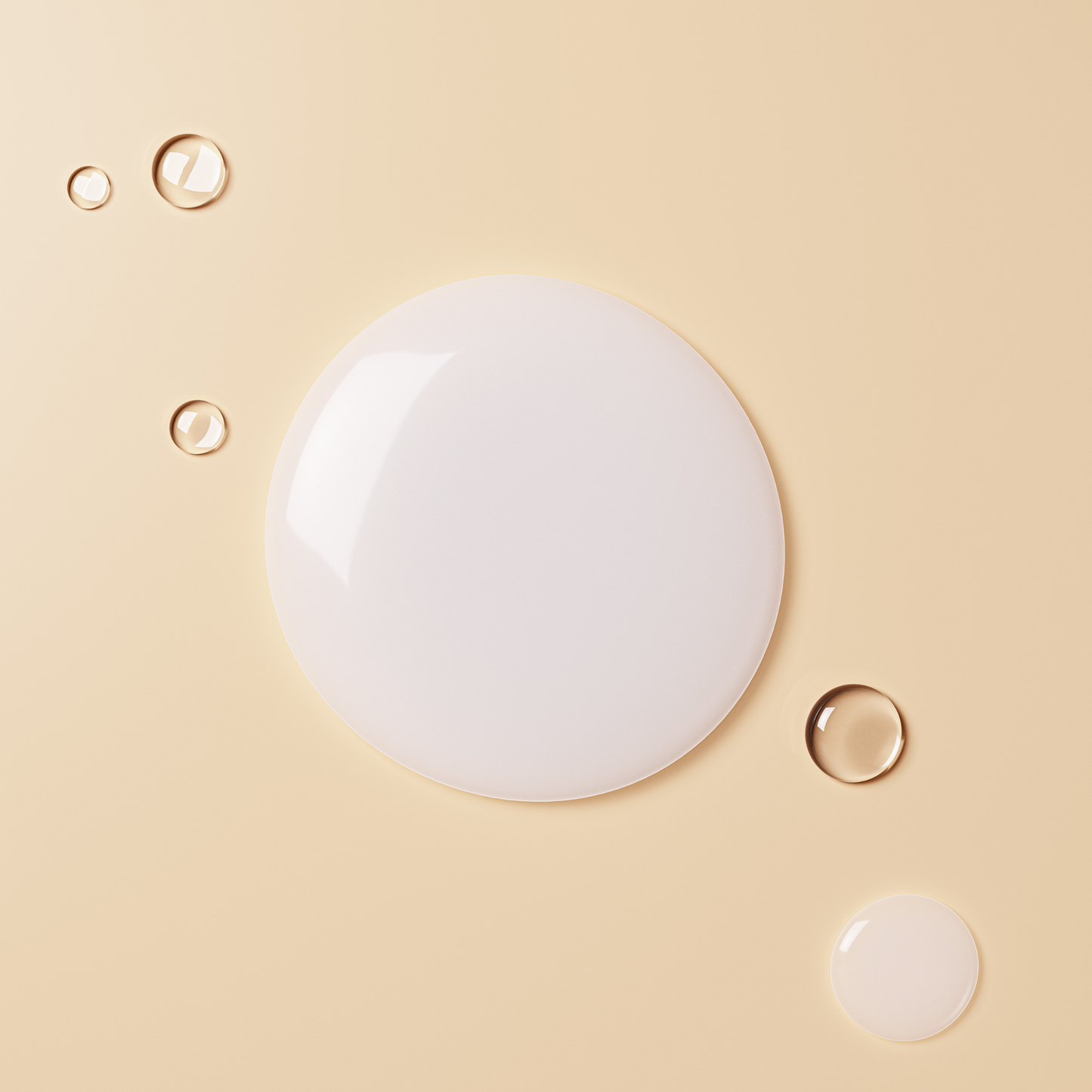 Glow Serum für müde und fahle Haut in seidiger Textur auf beige Hintergrund.